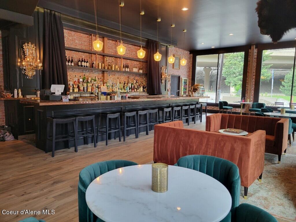 Image 4: Modernized Legendary Albertini's Gem Bar