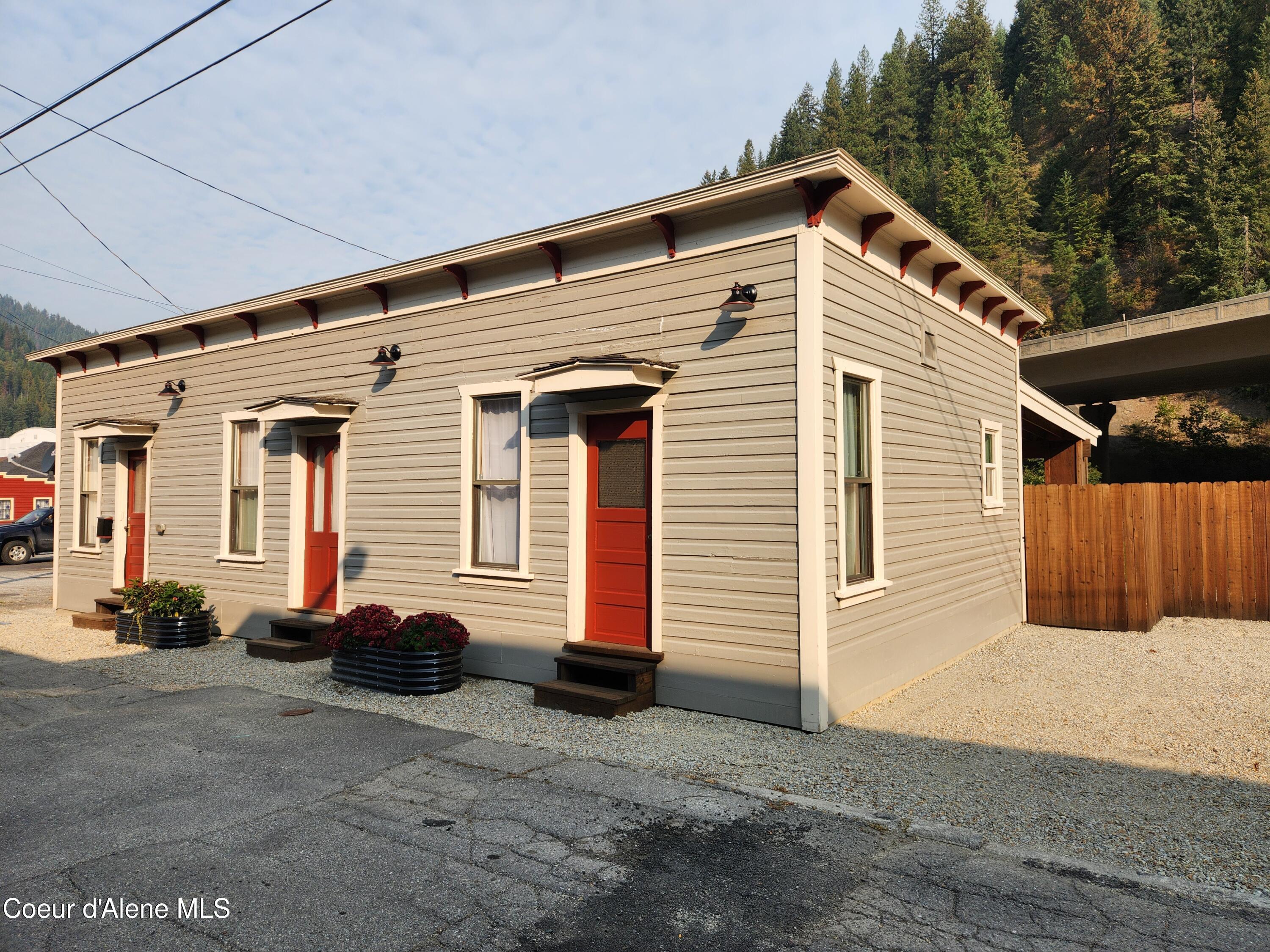 Image 1: Kelly Alley