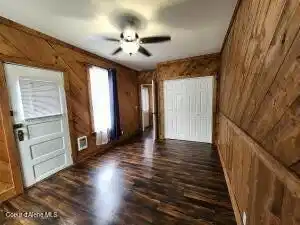Image 4: Living/Dining Area