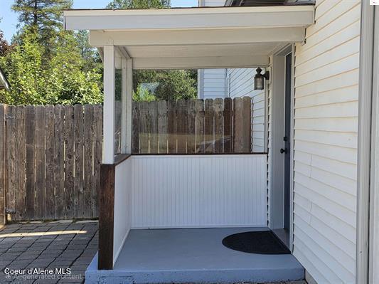 Image 4: Covered porch