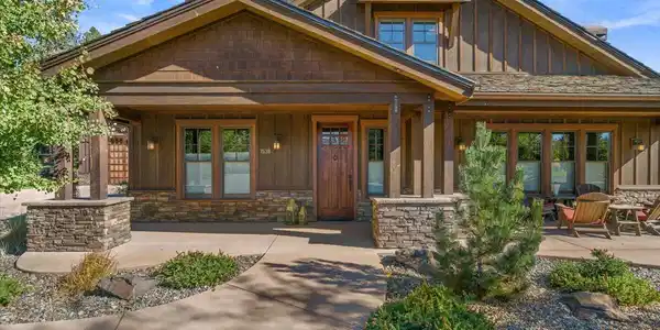 1538 E BRUIN LOOP