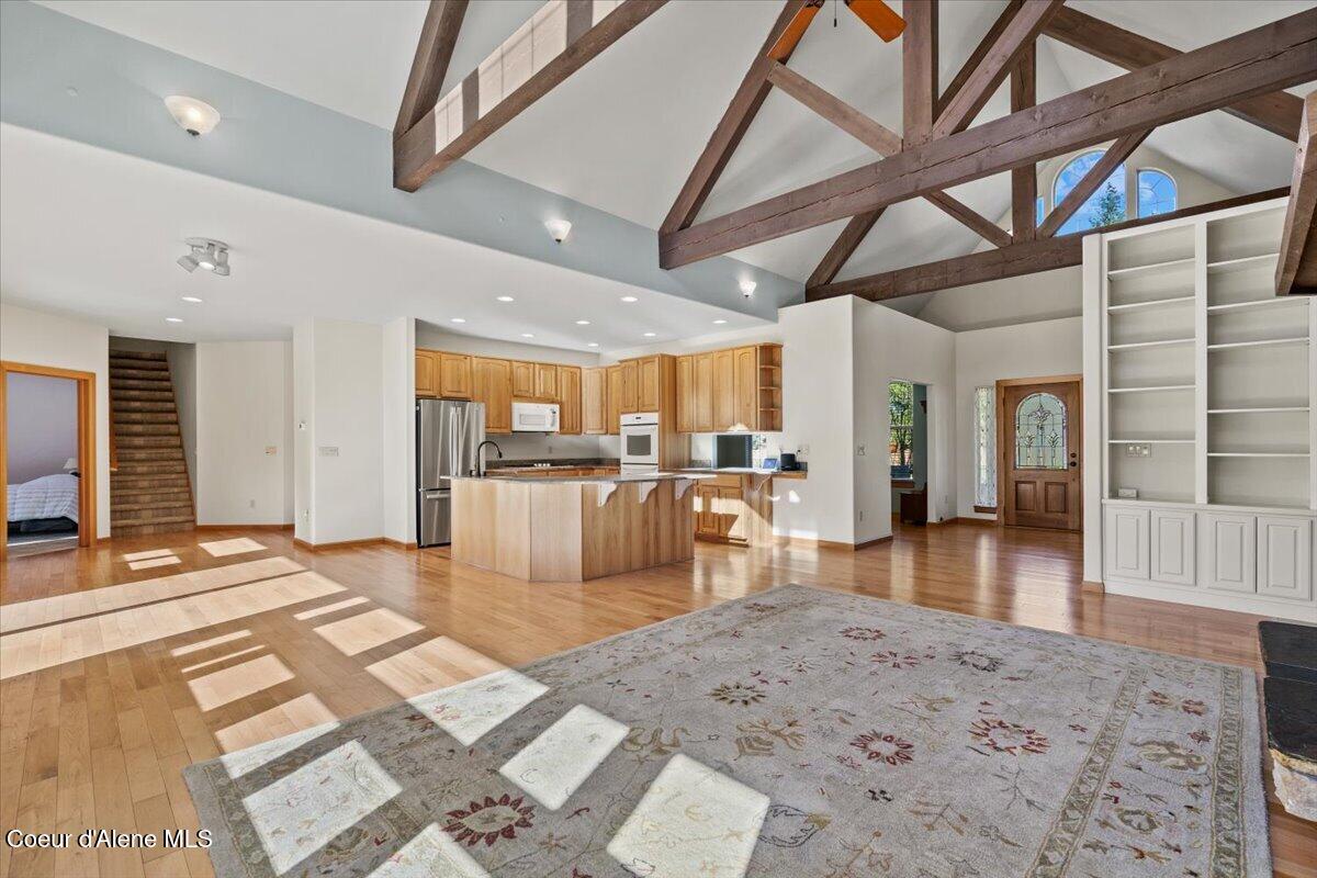 Image 4: 27-Living Room