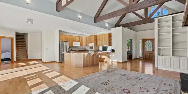 Image 4: 27-Living Room
