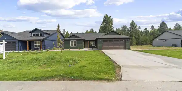 Image 3: 848-E-Valley-St-S-1149