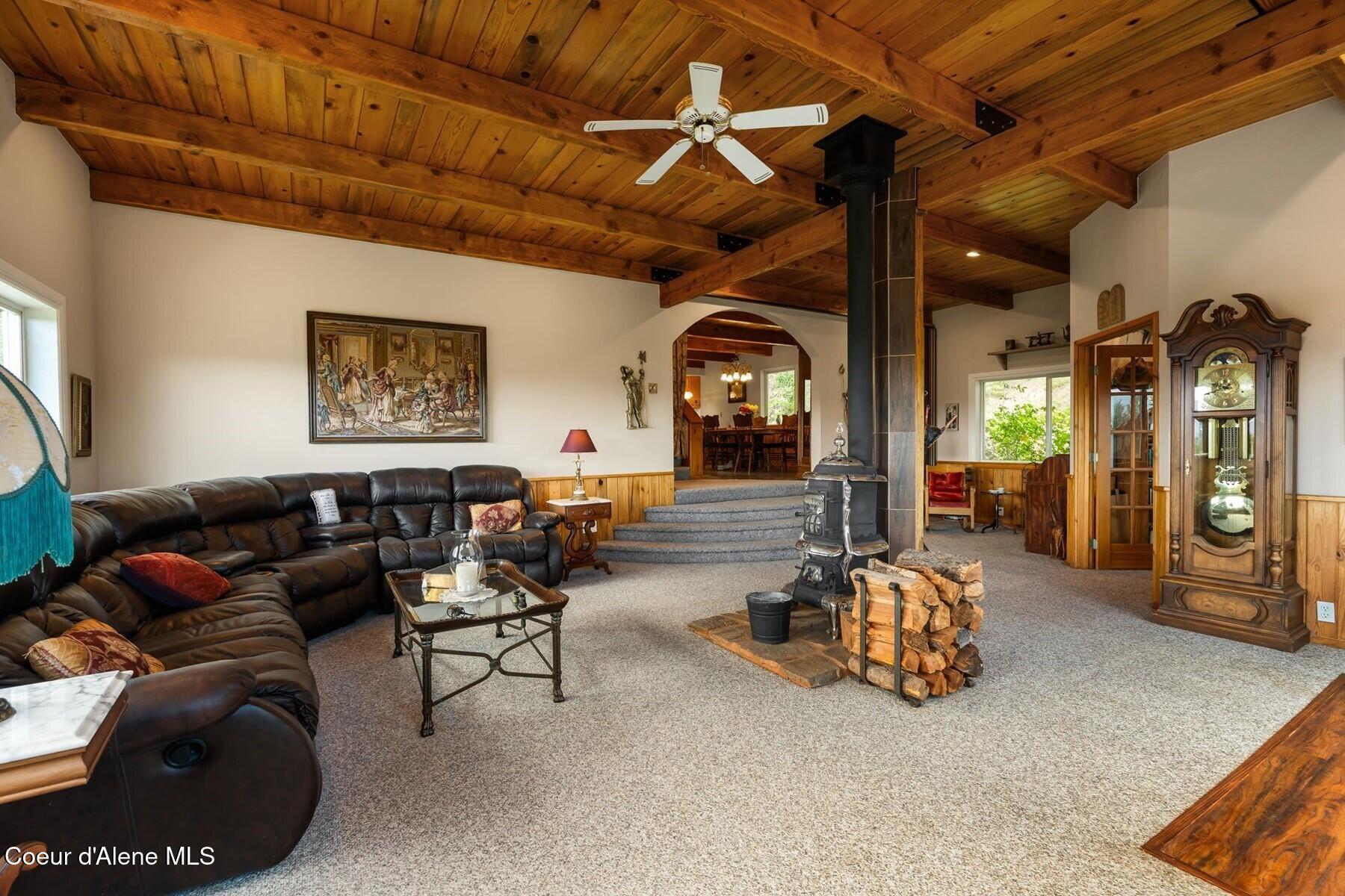 Image 3: Living Room