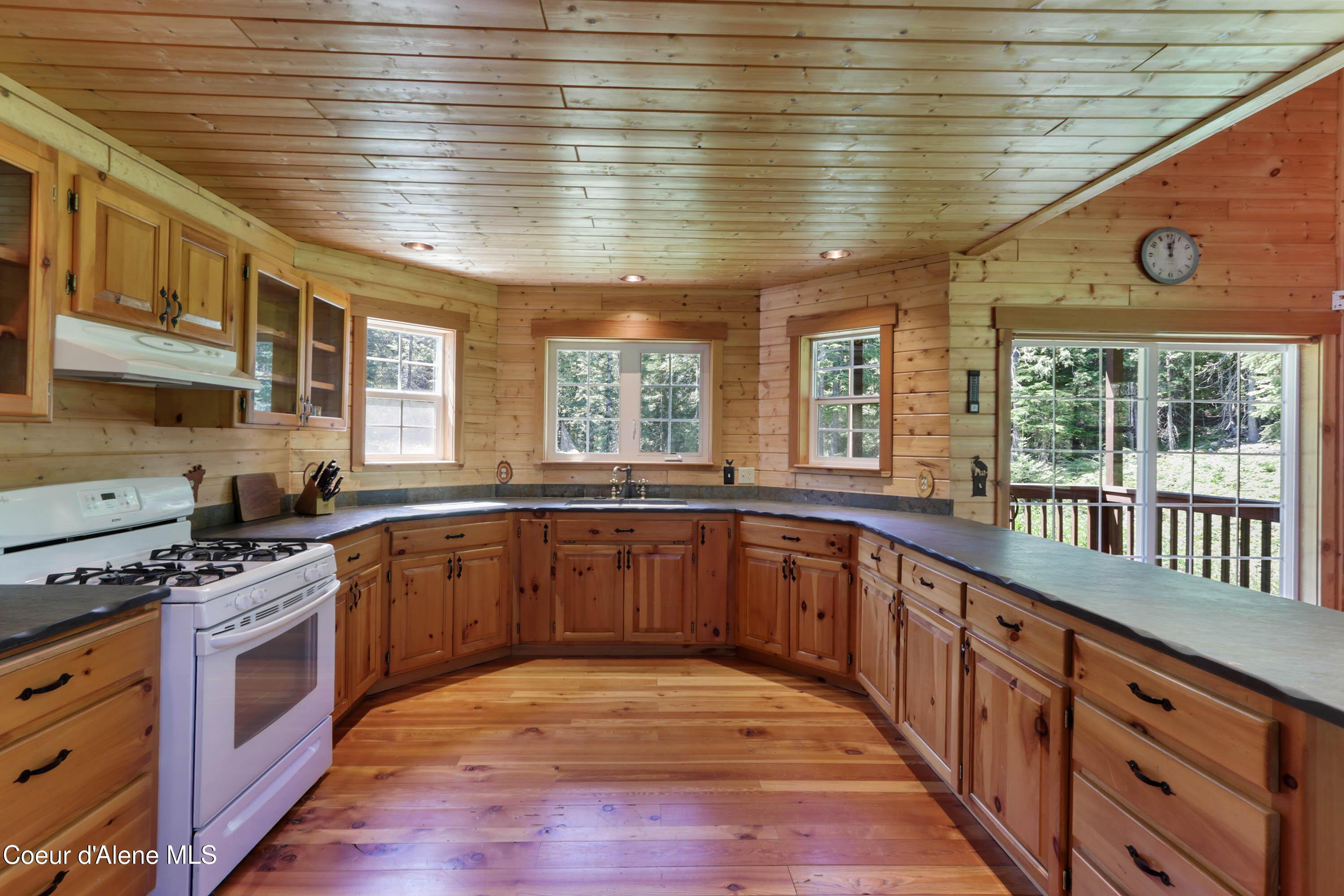 Image 1: 1261 Michael Lane Gorgeous Interior