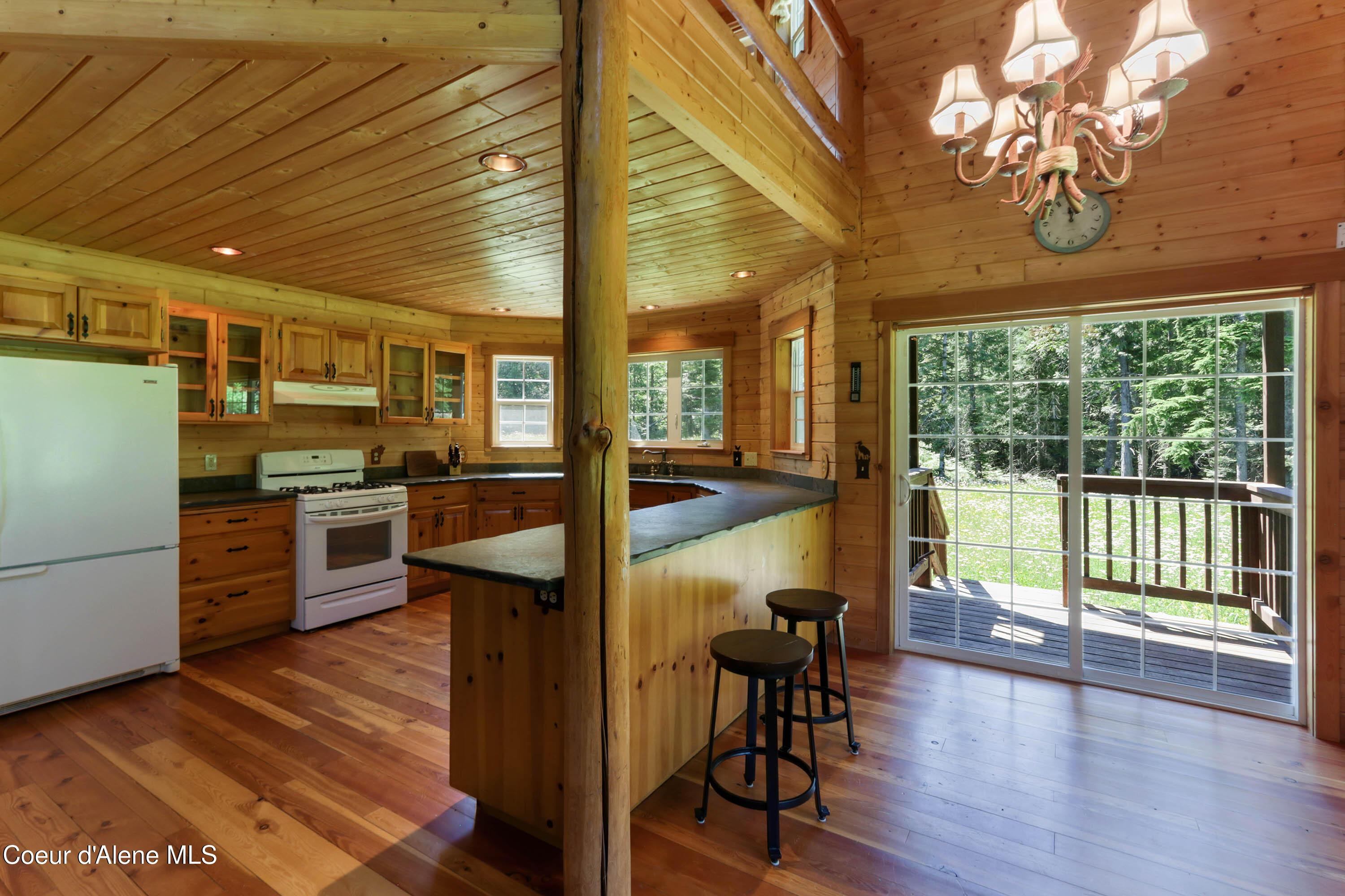Image 3: Dining to Back Porch