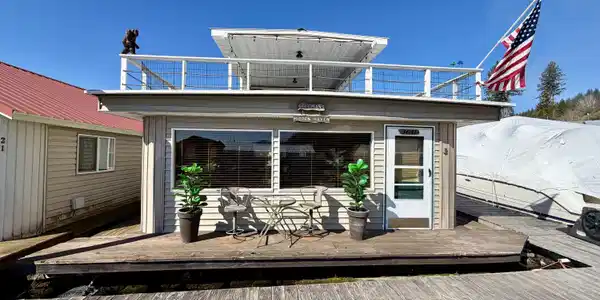Image 3: FLOAT HOME