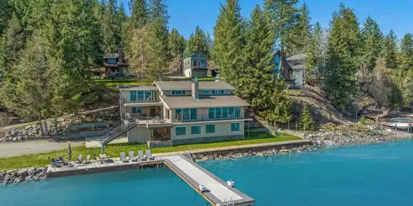 2537 Lakeshore Dr