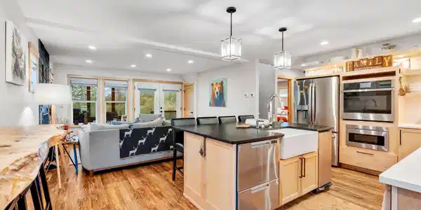 24 Pomrankey Ln