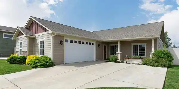 3622 E Galway CIR