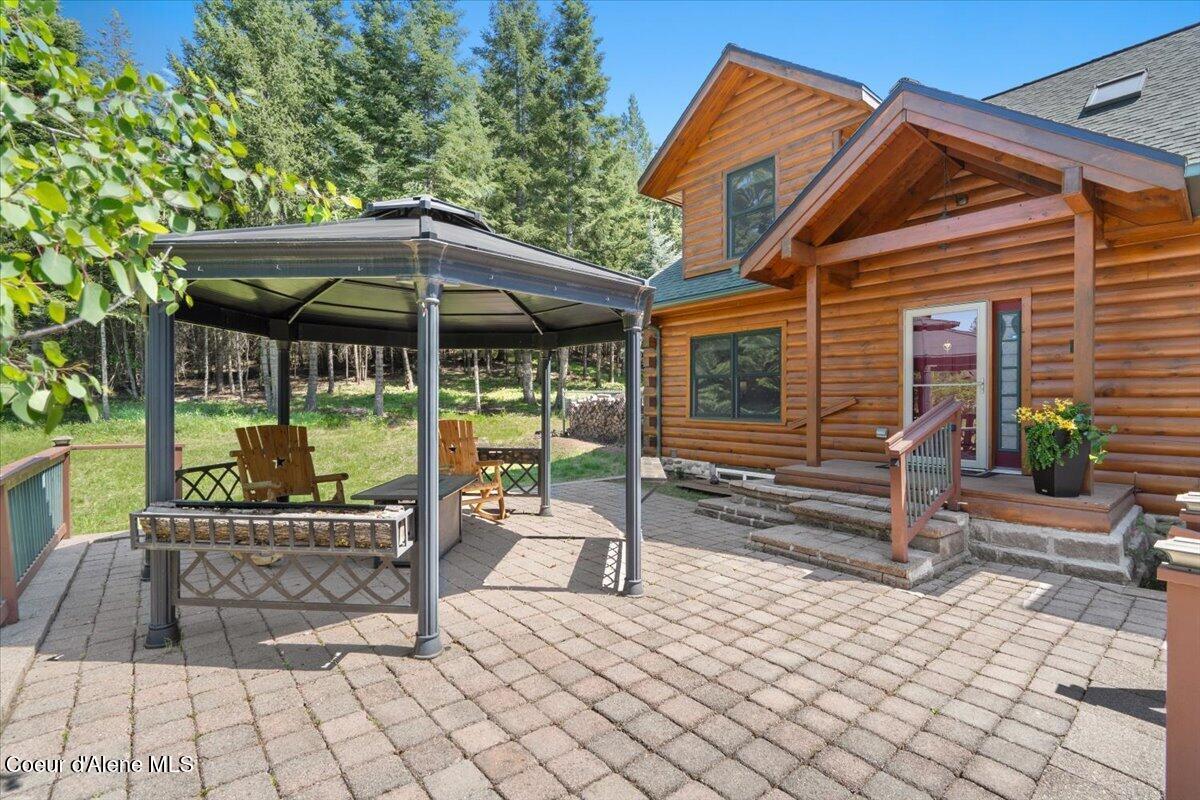 Image 2: 11-Front patio & entry