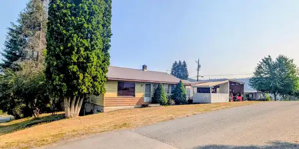 134 Scott AVE