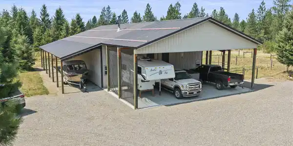Image 2: Shop/Barn