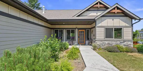 Image 4: Custom Home