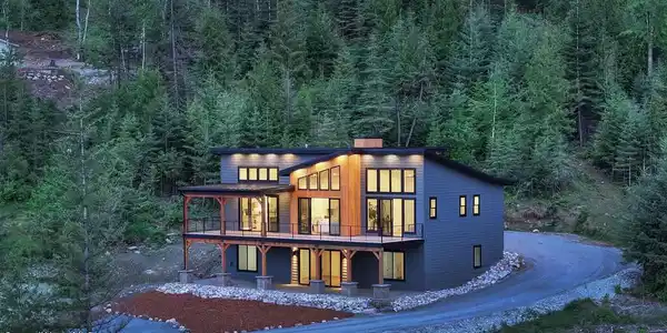 699 Outlook Rd