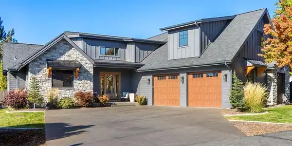 1276 E Hofmeister CT