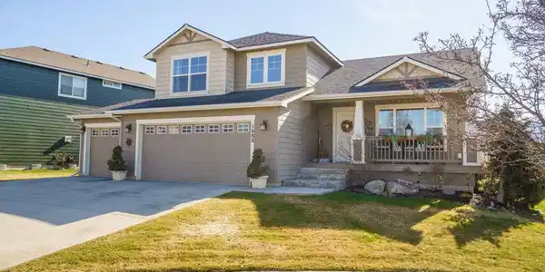 1688 W Umpqua CT