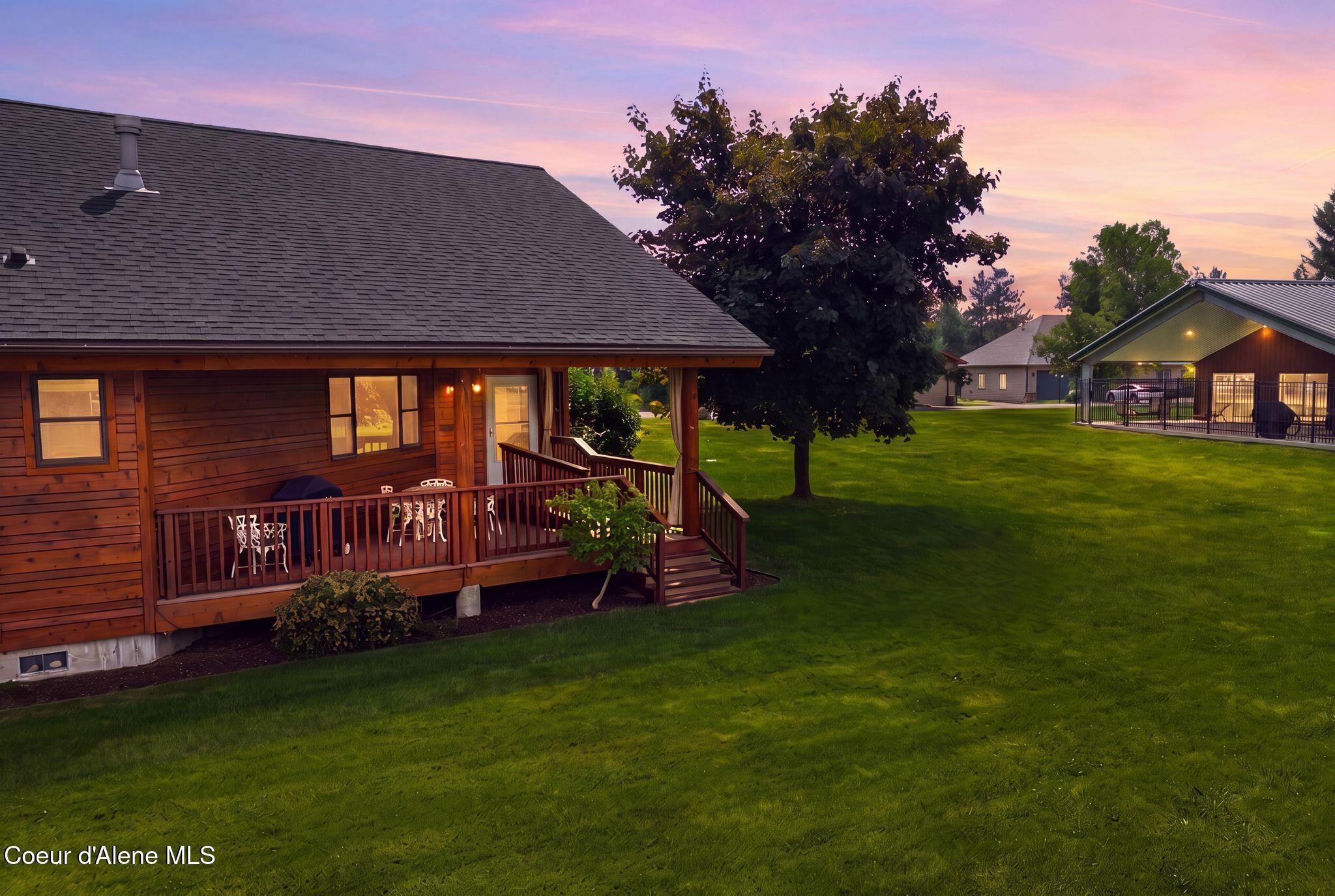 Image 2: 2 Back Deck