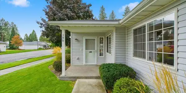 Image 4: FRONT ENTRY