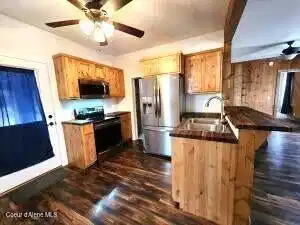 Image 2: Kitchen