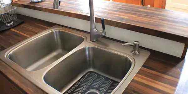Image 4: Kitchen