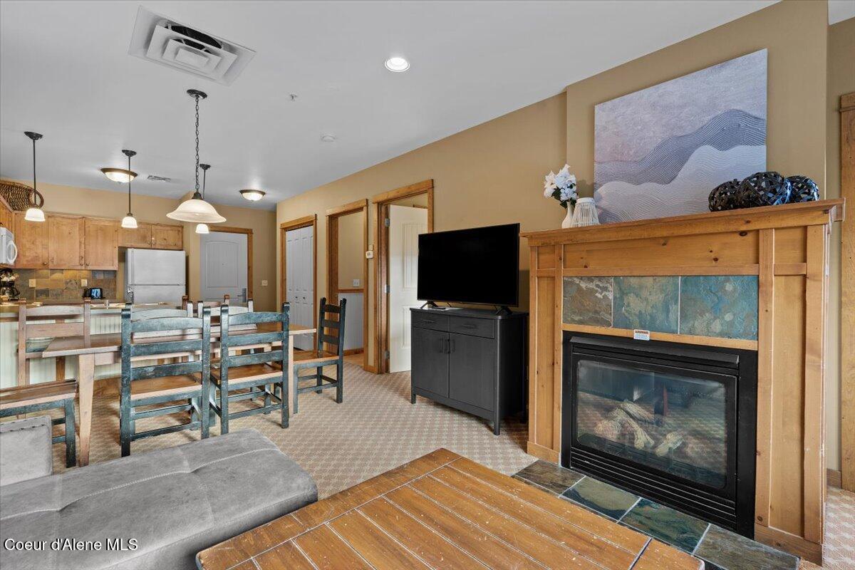 Image 3: 11-Living Room
