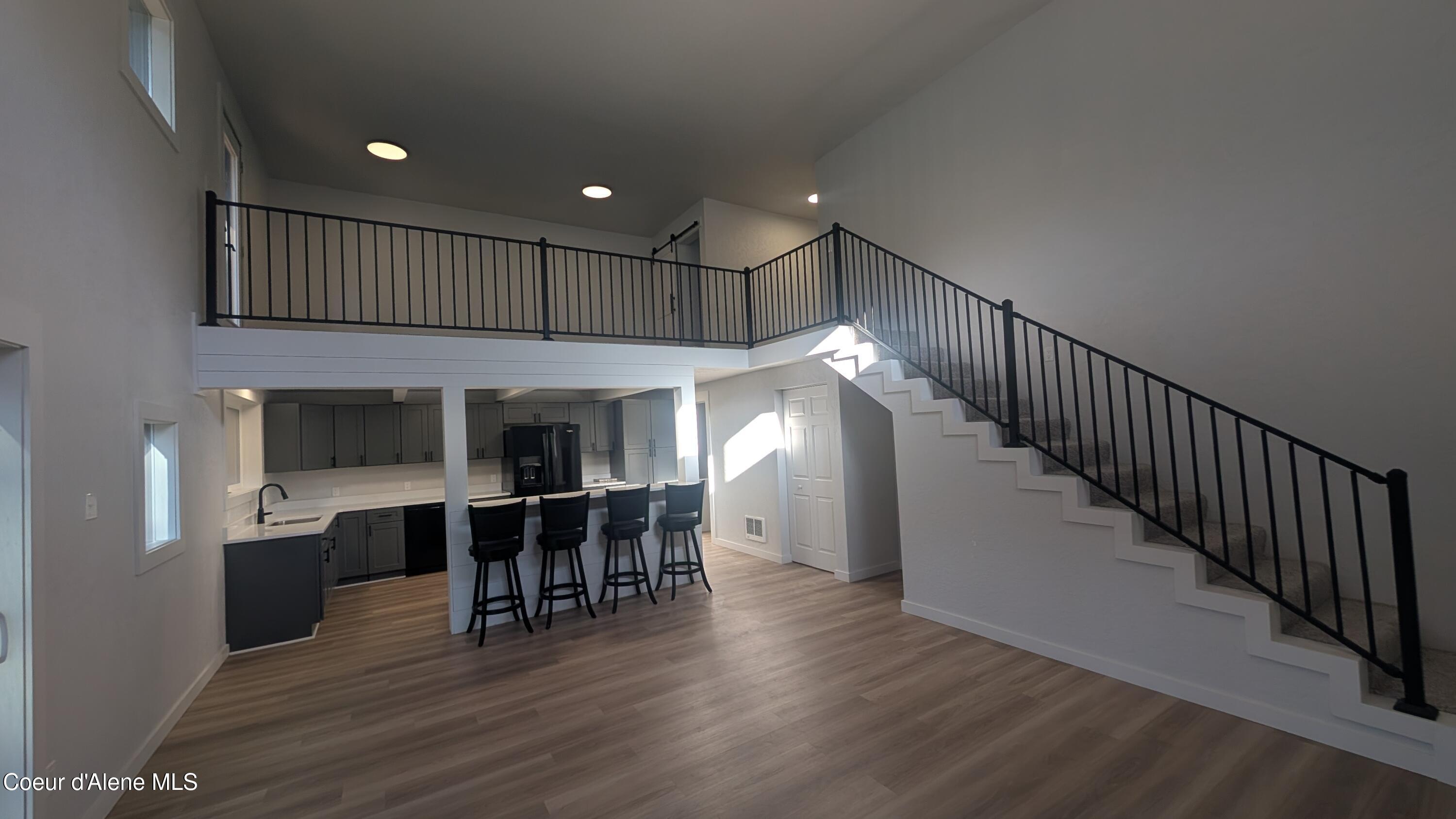Image 4: 206 Waterfront pic 35 interior view