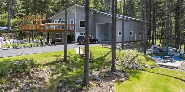 Image 3: Outside View
