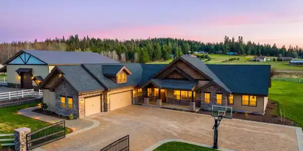 3358 E LEEBOWE CT