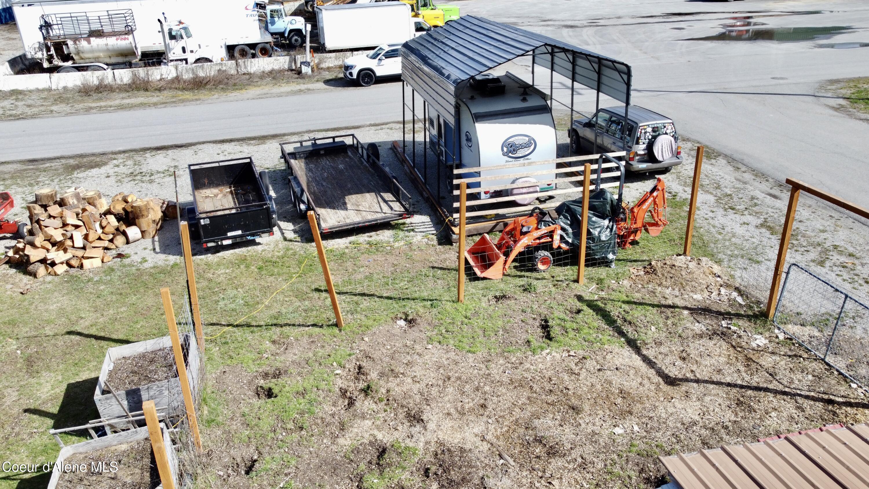 Image 3: Facing Polaris Ave