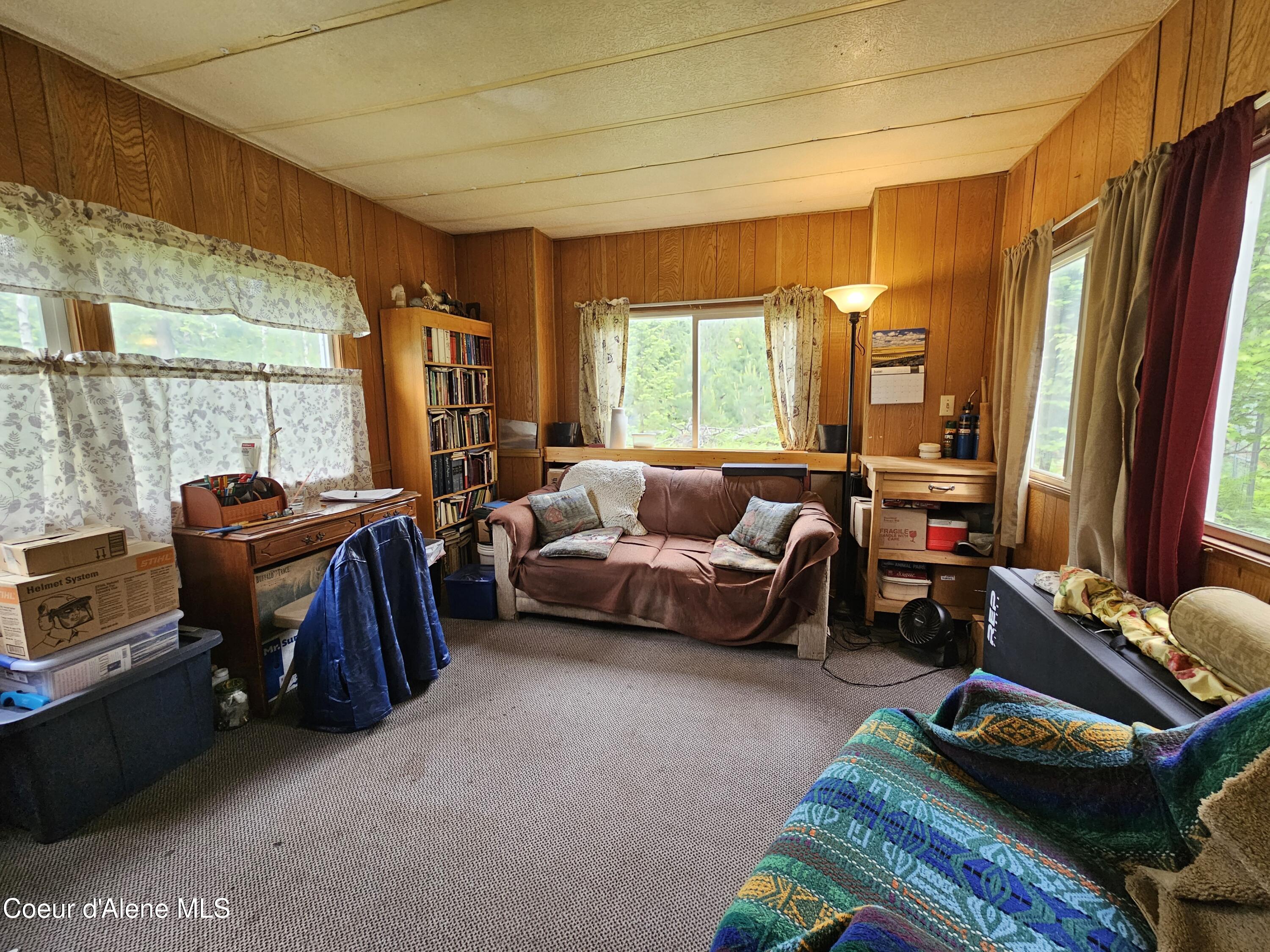 Image 4: Living Room