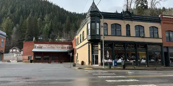 524 Bank St & 506 Sixth St