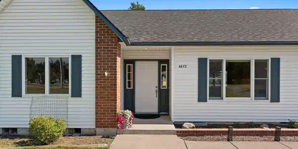 Image 2: 6672 N 4th St-3