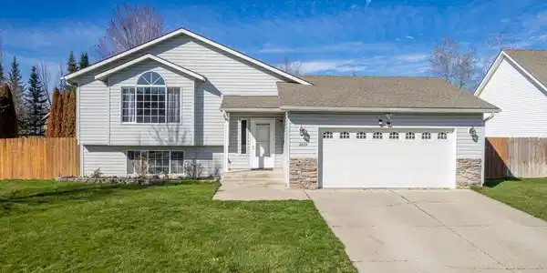 2639 W Blueberry CIR