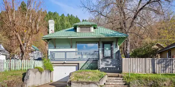 121 Kellogg Ave