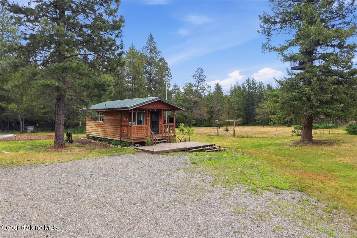 Image 2: 02-Cabin 1