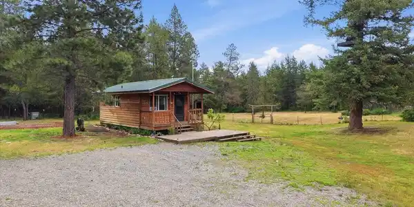 Image 2: 02-Cabin 1