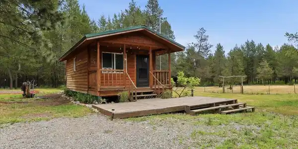 Image 3: 03-Cabin 1