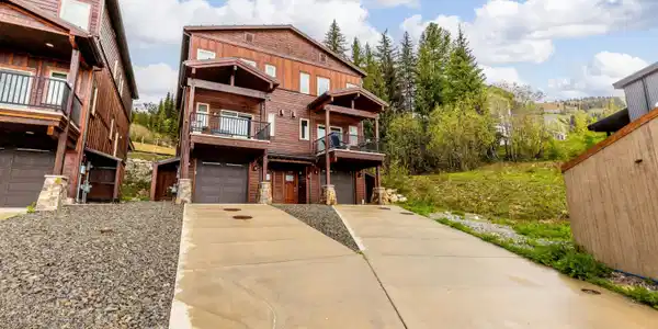 Image 2: Front of Townhome