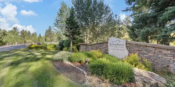 Image 4: 04-Stoneridge Entrance