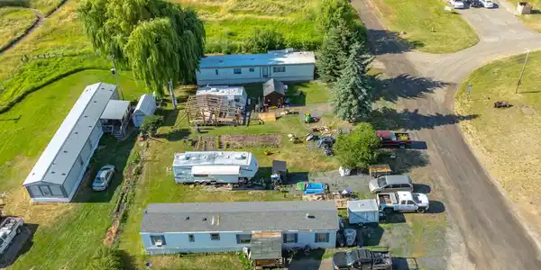 Image 4: Tensed Mobile Home Park