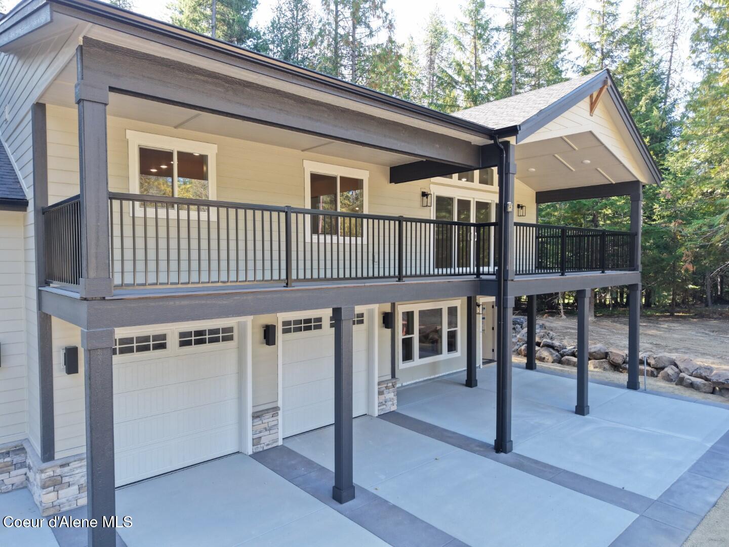 Image 3: 3 car garage