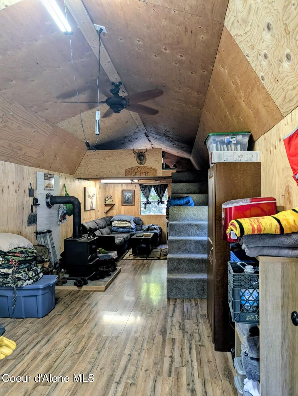 Image 3: Interior