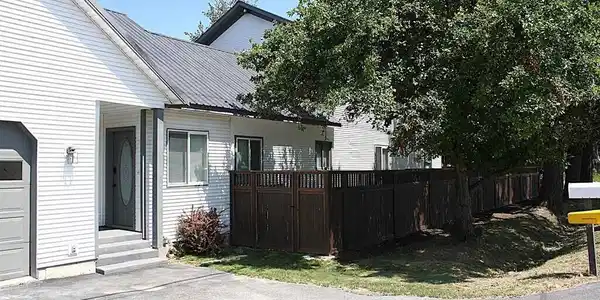 Image 2: 2