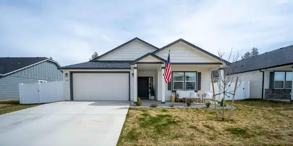 16037 N Hadley Loop