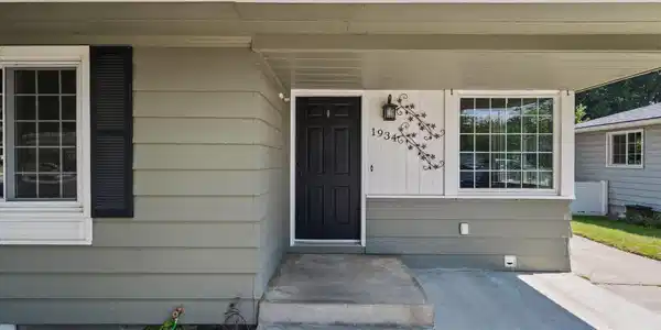 Image 2: Covered Front Porch