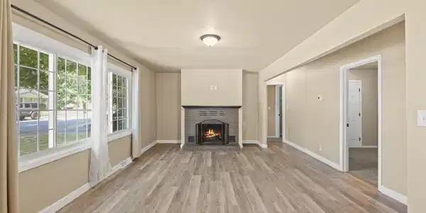 Image 3: Living Room
