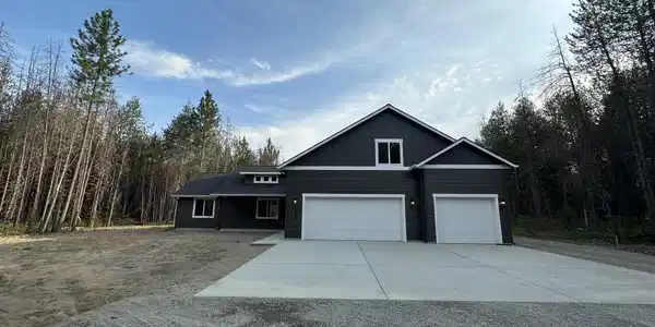 1663 E Silver Spur RD