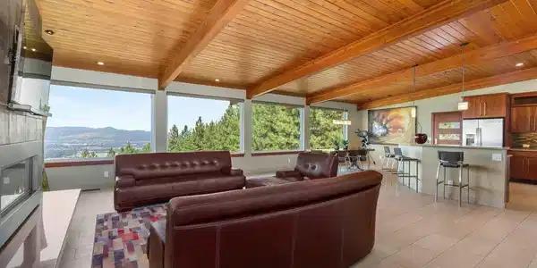Image 3: A Million Dollar View!